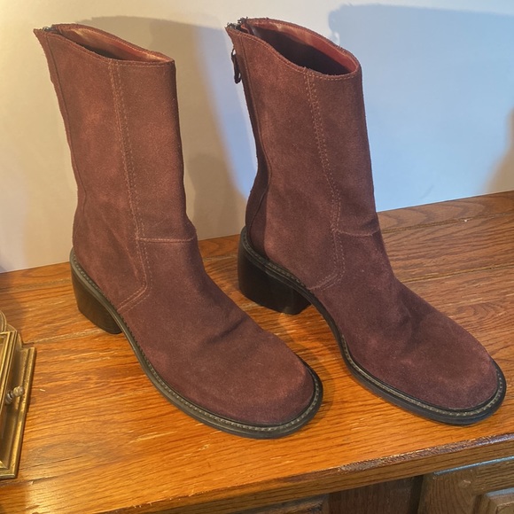 Tommy Hilfiger Wedge-Heeled PURPLE SUEDE Zip-Back Boots - Picture 2 of 10